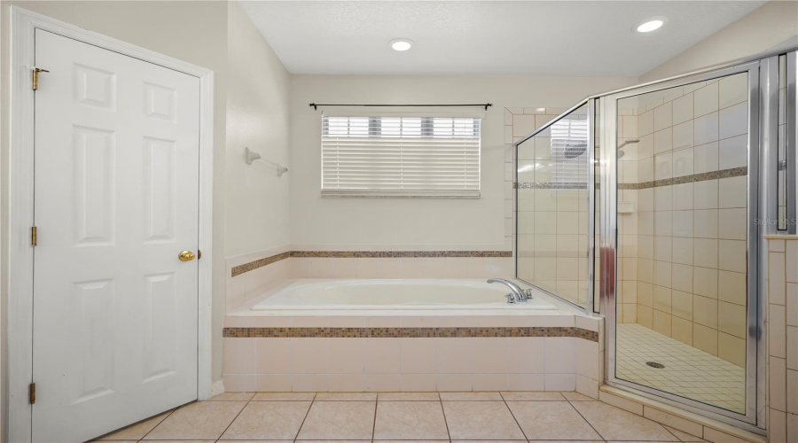 Kissimmee, Florida 34746, 4 Bedroom Bedrooms, ,3 Bathroombathrooms,Residential,For Sale,Golden Knot,0,Mfrs5154671