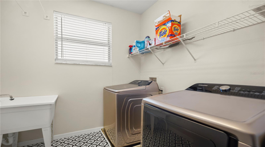 Kissimmee, Florida 34746, 4 Bedroom Bedrooms, ,3 Bathroombathrooms,Residential,For Sale,Golden Knot,0,Mfrs5154671