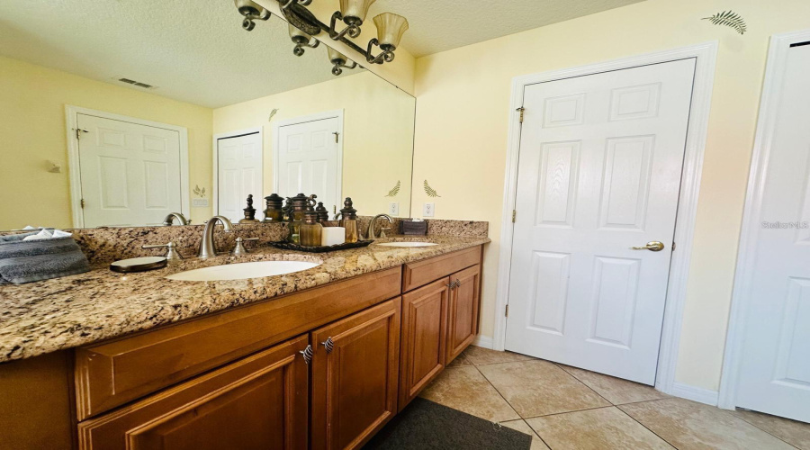 Kissimmee, Florida 34746, 6 Bedroom Bedrooms, ,5 Bathroombathrooms,Residential,For Sale,Stella,0,Mfrs5158647