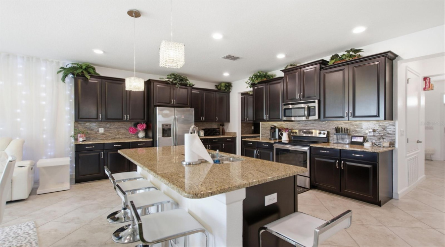 Davenport, Florida 33896, 4 Bedroom Bedrooms, ,2 Bathroombathrooms,Residential,For Sale,Pro Shop Ct,0,Mfrs5159164