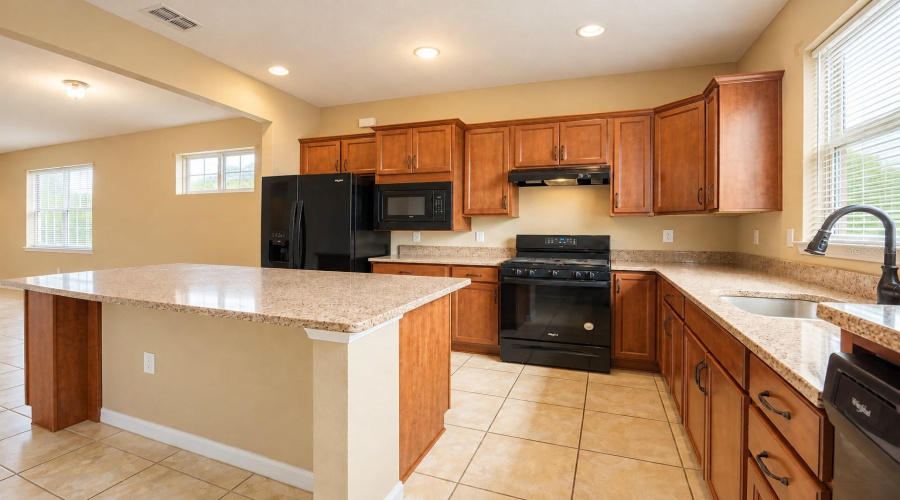 Large Granite Island - Spacious Kitchen
