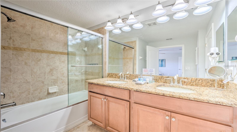 Kissimmee, Florida 34747, 4 Bedroom Bedrooms, ,3 Bathroombathrooms,Residential,For Sale,Bismarck Palm Rd,0,Mfro6449007