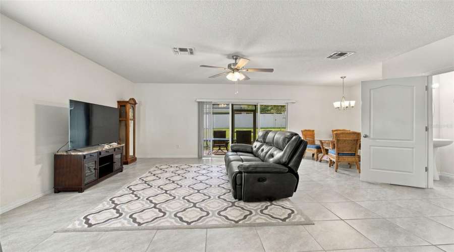 Kissimmee, Florida 34747, 3 Bedroom Bedrooms, ,2 Bathroombathrooms,Residential,For Sale,Carlotta,0,Mfrtb8556964