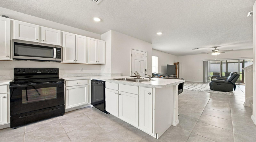 Kissimmee, Florida 34747, 3 Bedroom Bedrooms, ,2 Bathroombathrooms,Residential,For Sale,Carlotta,0,Mfrtb8556964