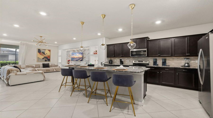 Davenport, Florida 33897, 8 Bedroom Bedrooms, ,5 Bathroombathrooms,Residential,For Sale,Kaipo,0,Mfrs5158564