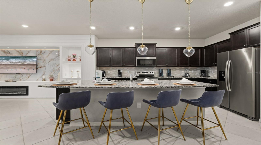 Davenport, Florida 33897, 8 Bedroom Bedrooms, ,5 Bathroombathrooms,Residential,For Sale,Kaipo,0,Mfrs5158564