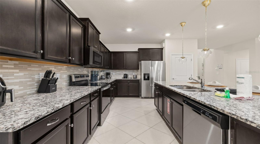 Davenport, Florida 33897, 8 Bedroom Bedrooms, ,5 Bathroombathrooms,Residential,For Sale,Kaipo,0,Mfrs5158564