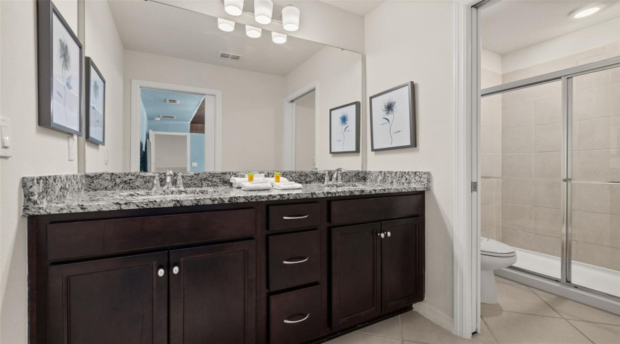 Davenport, Florida 33897, 8 Bedroom Bedrooms, ,5 Bathroombathrooms,Residential,For Sale,Kaipo,0,Mfrs5158564