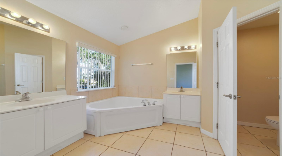 Kissimmee, Florida 34746, 4 Bedroom Bedrooms, ,3 Bathroombathrooms,Residential,For Sale,Club Cortile,0,Mfro6422413