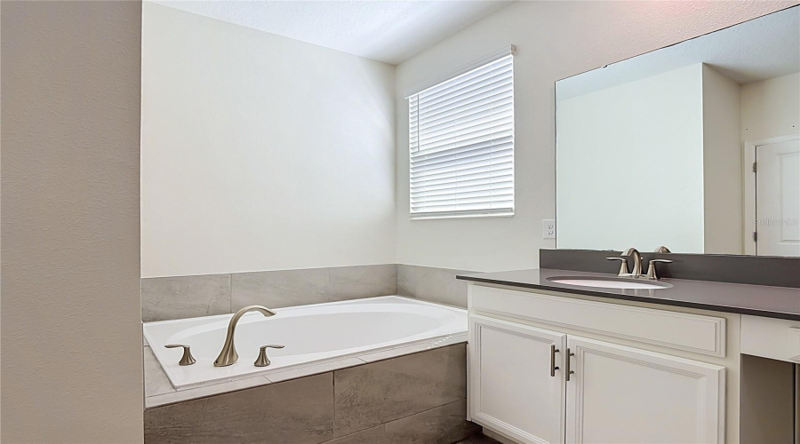 Kissimmee, Florida 34746, 5 Bedroom Bedrooms, ,5 Bathroombathrooms,Residential,For Sale,Bookmark,0,Mfro6436701