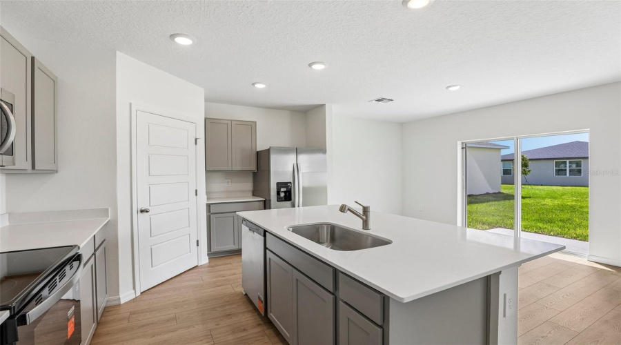 Davenport, Florida 33837, 4 Bedroom Bedrooms, ,2 Bathroombathrooms,Residential,For Sale,Rolling Lake,0,Mfro6449279