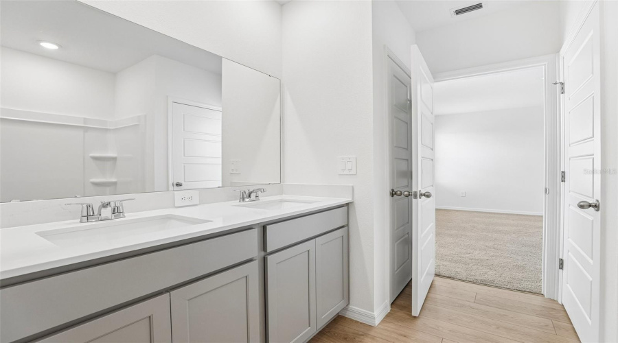 Davenport, Florida 33837, 4 Bedroom Bedrooms, ,2 Bathroombathrooms,Residential,For Sale,Rolling Lake,0,Mfro6449279