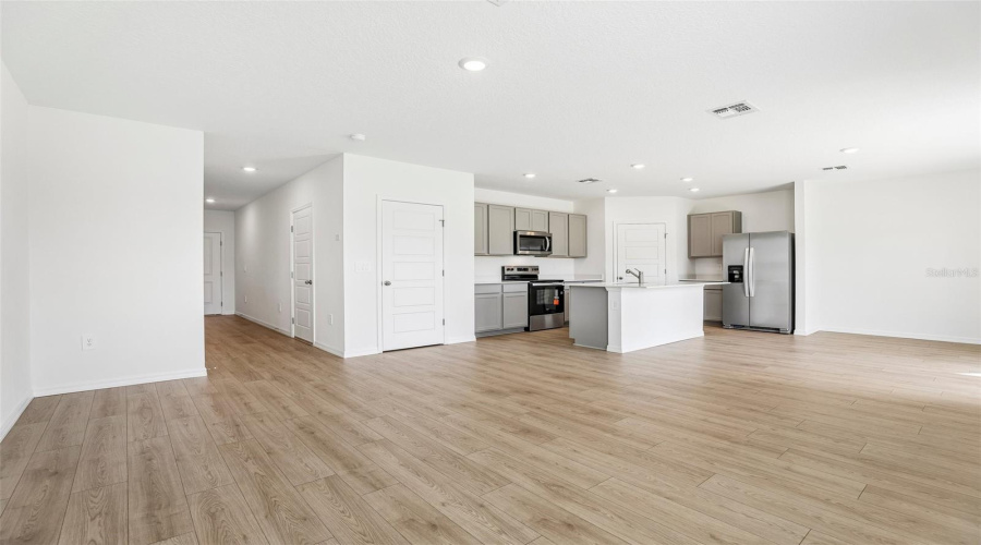 Davenport, Florida 33837, 4 Bedroom Bedrooms, ,2 Bathroombathrooms,Residential,For Sale,Rolling Lake,0,Mfro6449279