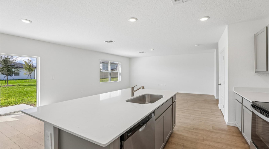 Davenport, Florida 33837, 4 Bedroom Bedrooms, ,2 Bathroombathrooms,Residential,For Sale,Rolling Lake,0,Mfro6449289