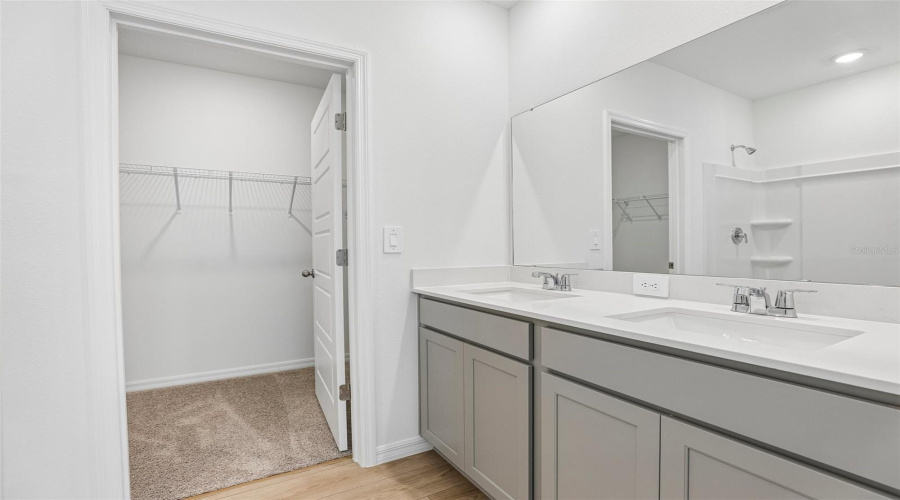 Davenport, Florida 33837, 4 Bedroom Bedrooms, ,2 Bathroombathrooms,Residential,For Sale,Rolling Lake,0,Mfro6449289