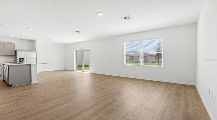 Davenport, Florida 33837, 4 Bedroom Bedrooms, ,2 Bathroombathrooms,Residential,For Sale,Rolling Lake,0,Mfro6449289
