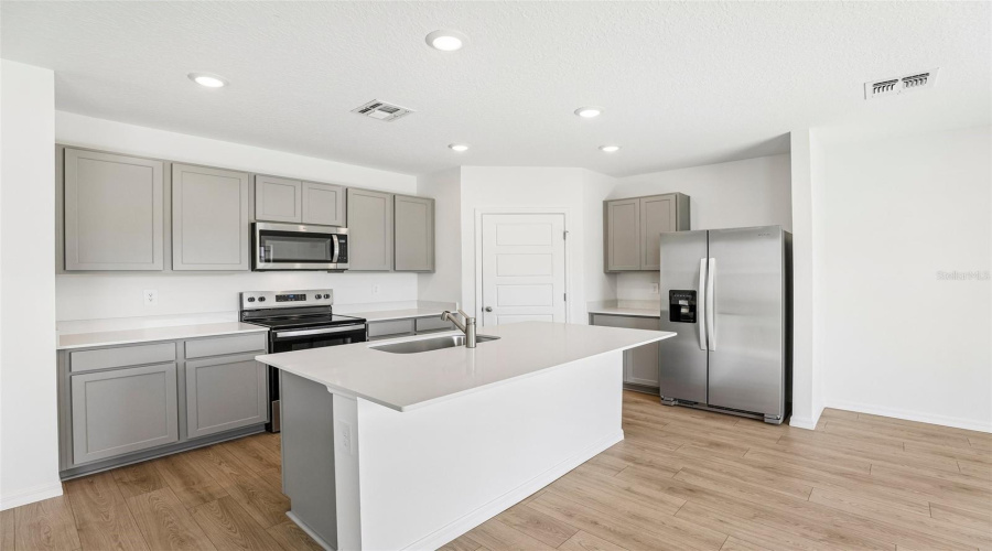 Davenport, Florida 33837, 4 Bedroom Bedrooms, ,2 Bathroombathrooms,Residential,For Sale,Rolling Lake,0,Mfro6449289