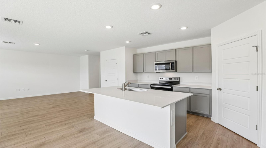 Davenport, Florida 33837, 4 Bedroom Bedrooms, ,2 Bathroombathrooms,Residential,For Sale,Rolling Lake,0,Mfro6449289