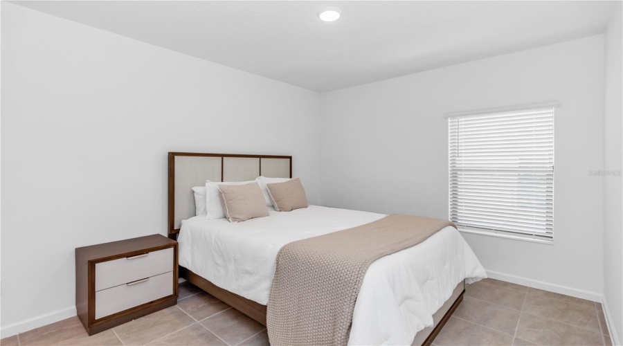 Guest Bedroom (3)