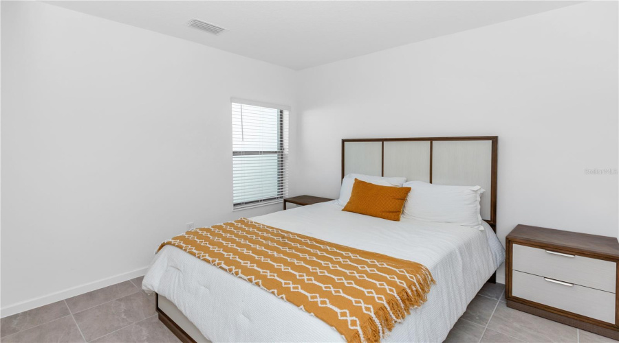 Guest Bedroom (4)