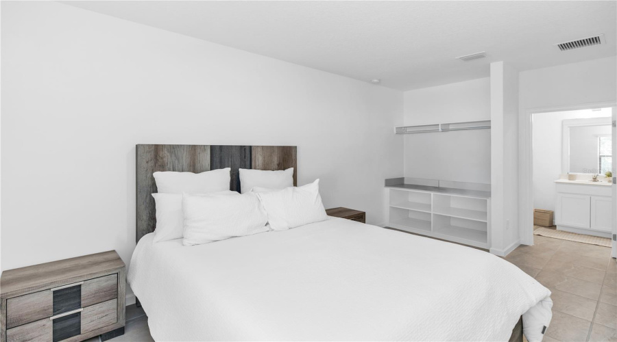 Guest Bedroom (5)