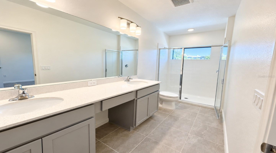 Orlando, Florida 32821, 5 Bedroom Bedrooms, ,5 Bathroombathrooms,Residential,For Sale,Ebb Tide Lane,0,Mfro6444567