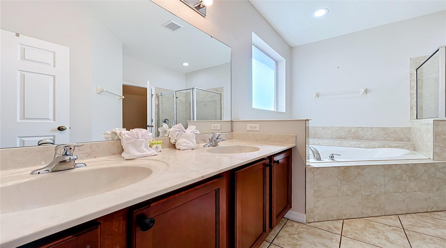 Kissimmee, Florida 34746, 6 Bedroom Bedrooms, ,4 Bathroombathrooms,Residential,For Sale,Nirvana,0,Mfrs5158856