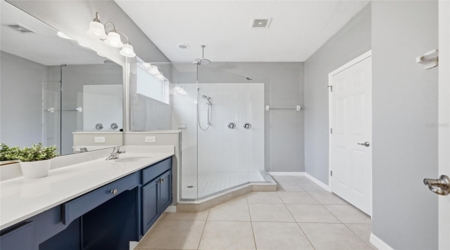 Kissimmee, Florida 34746, 8 Bedroom Bedrooms, ,7 Bathroombathrooms,Residential,For Sale,Shiva,0,Mfro6427419