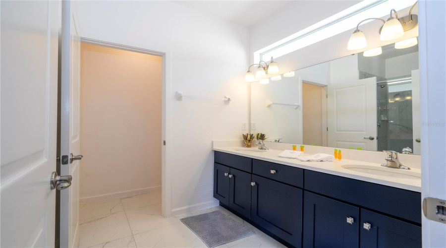 Kissimmee, Florida 34746, 9 Bedroom Bedrooms, ,7 Bathroombathrooms,Residential,For Sale,Shanti,0,Mfrs5134329