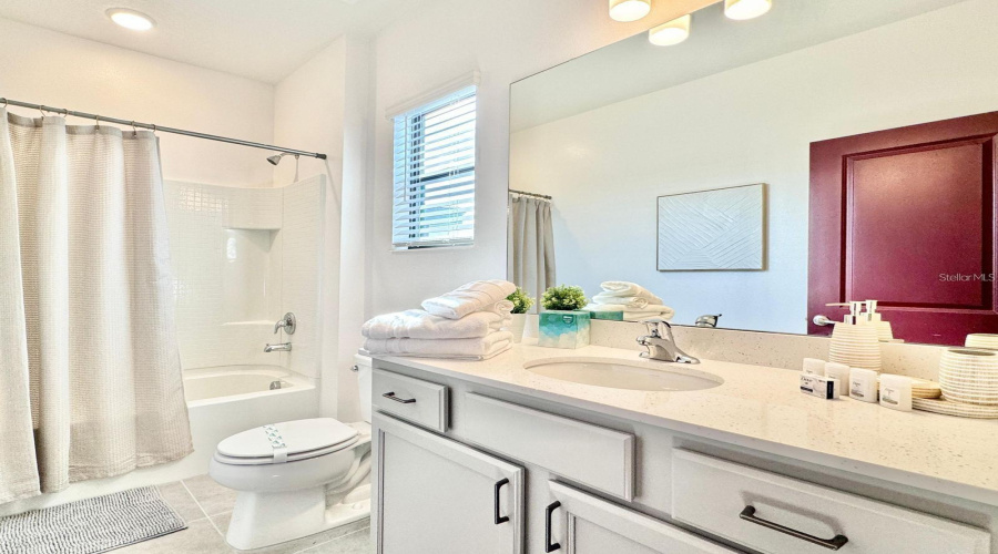 Orlando, Florida 32821, 5 Bedroom Bedrooms, ,5 Bathroombathrooms,Residential,For Sale,Voyager,0,Mfro6405823
