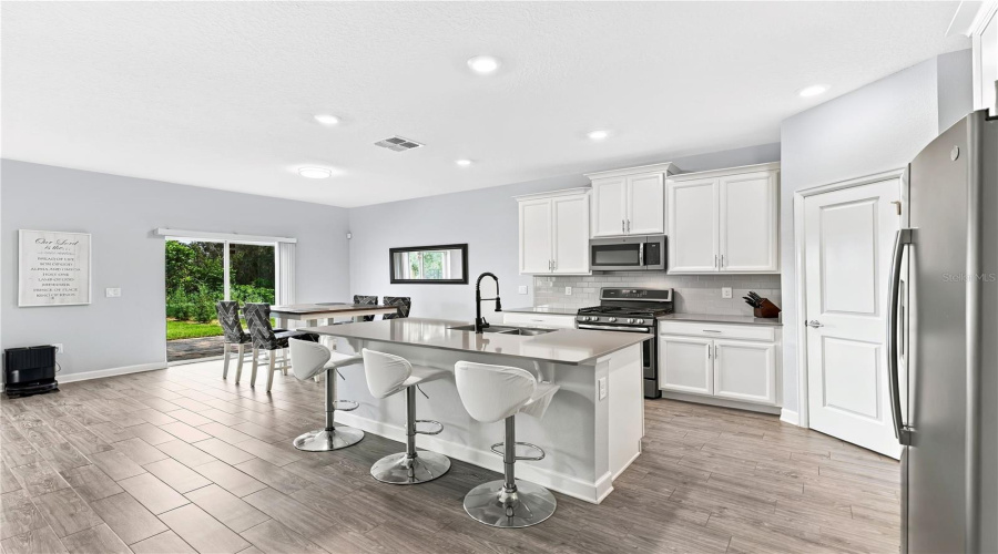 Davenport, Florida 33837, 4 Bedroom Bedrooms, ,2 Bathroombathrooms,Residential,For Sale,Oak Bluff,0,Mfro6449163