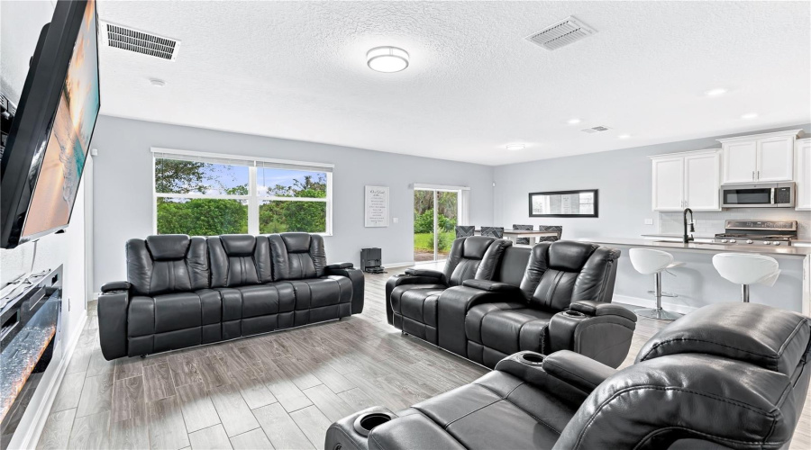 Davenport, Florida 33837, 4 Bedroom Bedrooms, ,2 Bathroombathrooms,Residential,For Sale,Oak Bluff,0,Mfro6449163