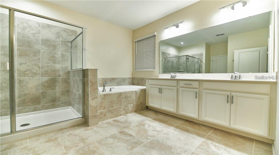 Kissimmee, Florida 34746, 4 Bedroom Bedrooms, ,3 Bathroombathrooms,Residential,For Sale,Seven Canyons,0,Mfro6438327