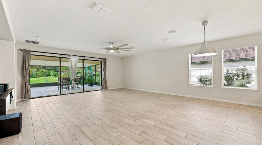 Living / Dining Room Combo