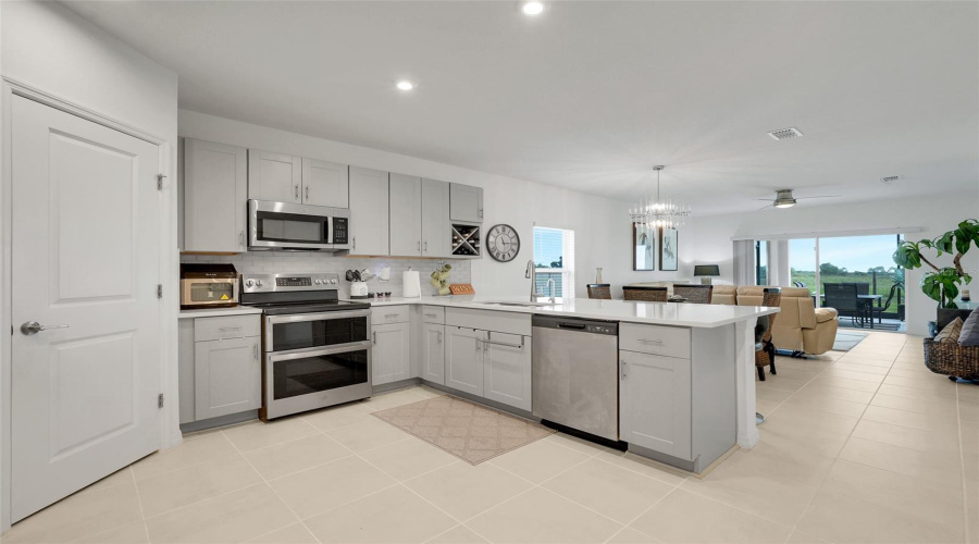 Davenport, Florida 33897, 4 Bedroom Bedrooms, ,2 Bathroombathrooms,Residential,For Sale,Vellacito,0,Mfro6449292