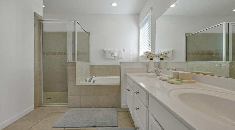 Davenport, Florida 33837, 4 Bedroom Bedrooms, ,3 Bathroombathrooms,Residential,For Sale,Oaktree,0,Mfrs5159444