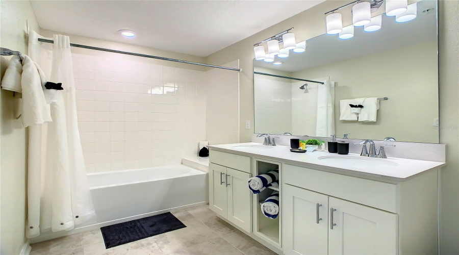 Kissimmee, Florida 34746, 2 Bedroom Bedrooms, ,2 Bathroombathrooms,Residential,For Sale,Paradox,0,Mfro6446355