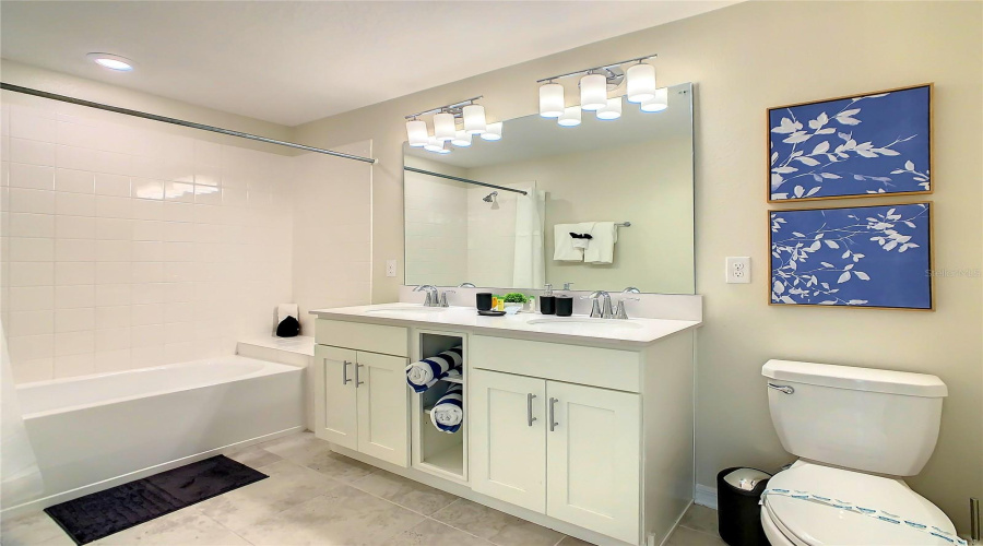 Kissimmee, Florida 34746, 2 Bedroom Bedrooms, ,2 Bathroombathrooms,Residential,For Sale,Paradox,0,Mfro6446355
