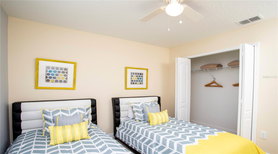 Kissimmee, Florida 34747, 6 Bedroom Bedrooms, ,5 Bathroombathrooms,Residential,For Sale,Buccaneer Palm,0,Mfro6449525