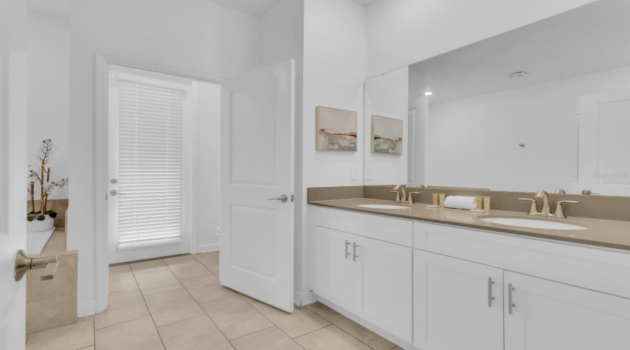 Kissimmee, Florida 34746, 8 Bedroom Bedrooms, ,5 Bathroombathrooms,Residential,For Sale,Protagonist,0,Mfro6443265