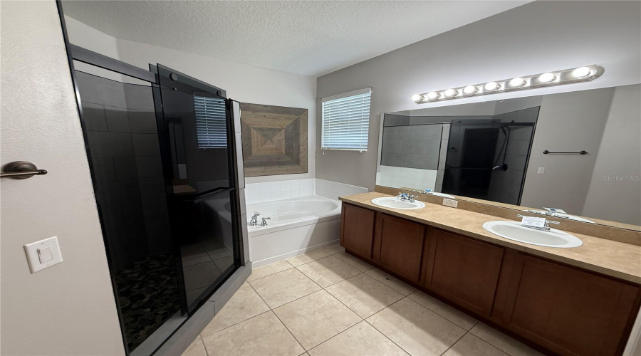 Kissimmee, Florida 34746, 4 Bedroom Bedrooms, ,2 Bathroombathrooms,Residential,For Sale,Tradewinds,0,Mfro6416638