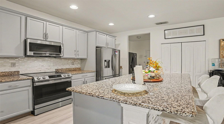 Kissimmee, Florida 34746, 5 Bedroom Bedrooms, ,4 Bathroombathrooms,Residential,For Sale,Blue Diamond,0,Mfro6444775