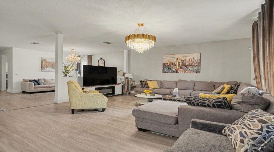 Kissimmee, Florida 34746, 5 Bedroom Bedrooms, ,4 Bathroombathrooms,Residential,For Sale,Blue Diamond,0,Mfro6444775