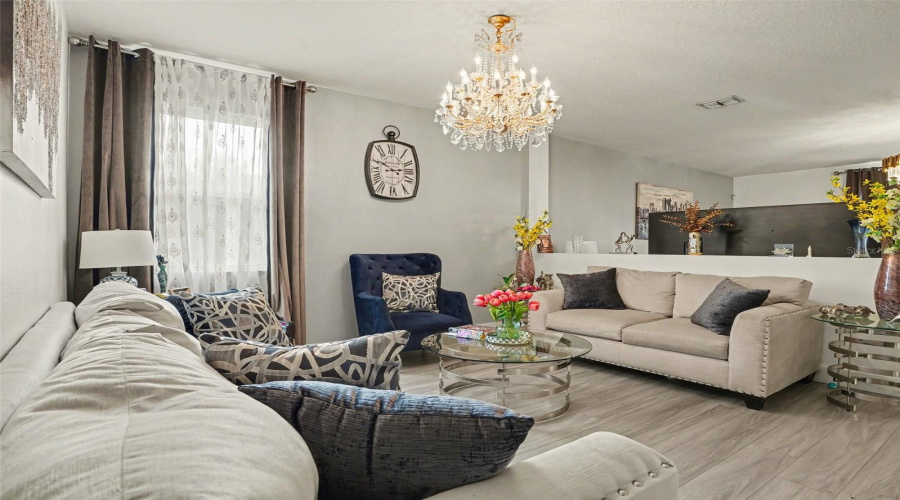 Kissimmee, Florida 34746, 5 Bedroom Bedrooms, ,4 Bathroombathrooms,Residential,For Sale,Blue Diamond,0,Mfro6444775