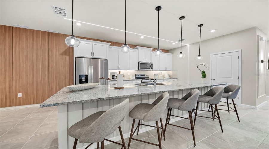 Kissimmee, Florida 34747, 6 Bedroom Bedrooms, ,4 Bathroombathrooms,Residential,For Sale,Distant Sun,0,Mfro6449200