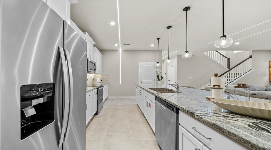 Kissimmee, Florida 34747, 6 Bedroom Bedrooms, ,4 Bathroombathrooms,Residential,For Sale,Distant Sun,0,Mfro6449200