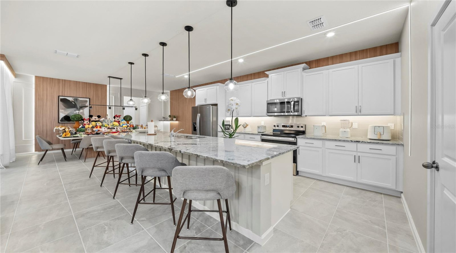 Kissimmee, Florida 34747, 6 Bedroom Bedrooms, ,4 Bathroombathrooms,Residential,For Sale,Distant Sun,0,Mfro6449200