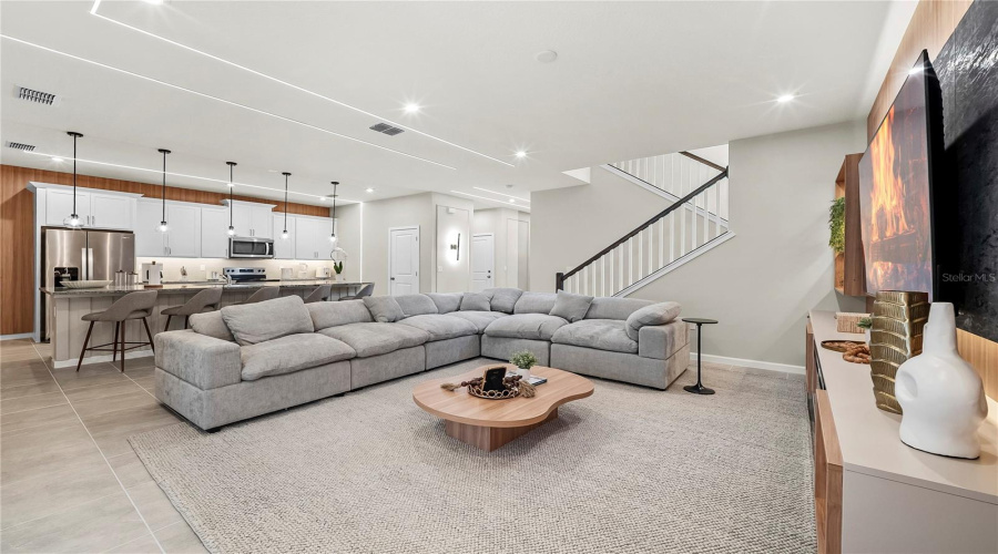 Kissimmee, Florida 34747, 6 Bedroom Bedrooms, ,4 Bathroombathrooms,Residential,For Sale,Distant Sun,0,Mfro6449200