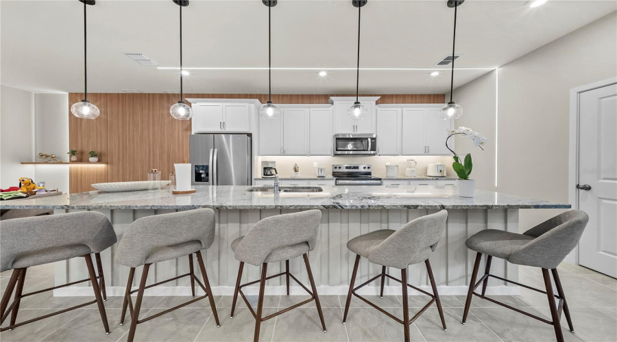 Kissimmee, Florida 34747, 6 Bedroom Bedrooms, ,4 Bathroombathrooms,Residential,For Sale,Distant Sun,0,Mfro6449200