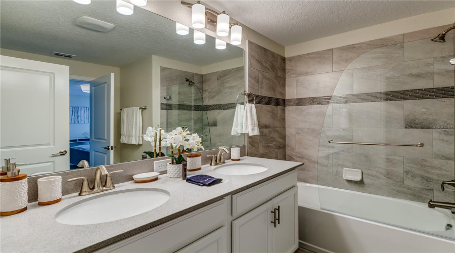 Kissimmee, Florida 34746, 4 Bedroom Bedrooms, ,3 Bathroombathrooms,Residential,For Sale,Love Storey,0,Mfro6367676